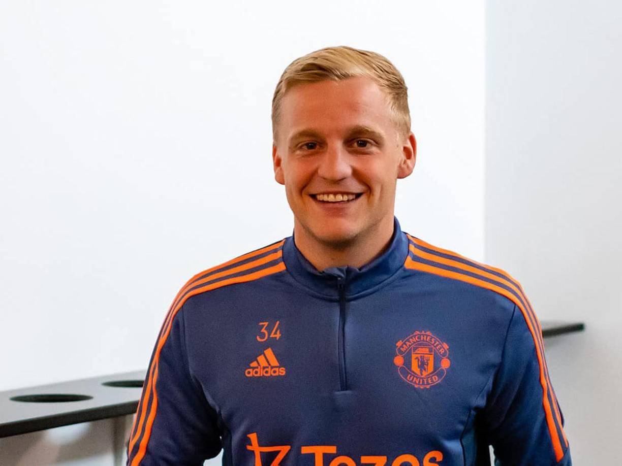 Donny Van de Beek se va del Manchester United en este mercado de invierno. El neerlandés se marcha cedido al Eintracht Frankfurt. El jugador y el club han sellado ya un acuerdo verbal, que se hará efectivo en los próximos días.