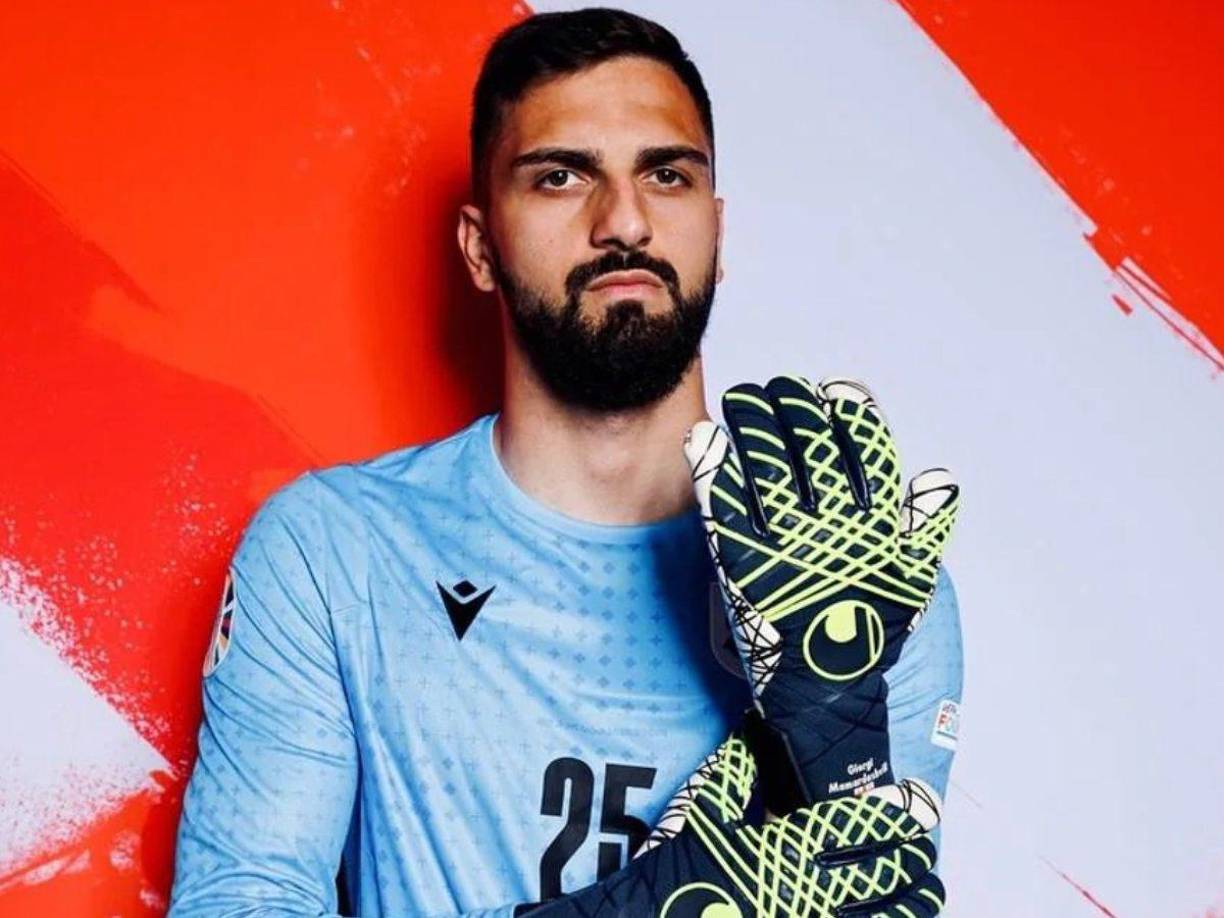 Bombazo El Liverpool ha fichado al guardameta georgiano Giorgi Mamardashvili por 30.000.000 € + 5M€ bonus. Seguirá cedido en el Valencia hasta final de temporada.