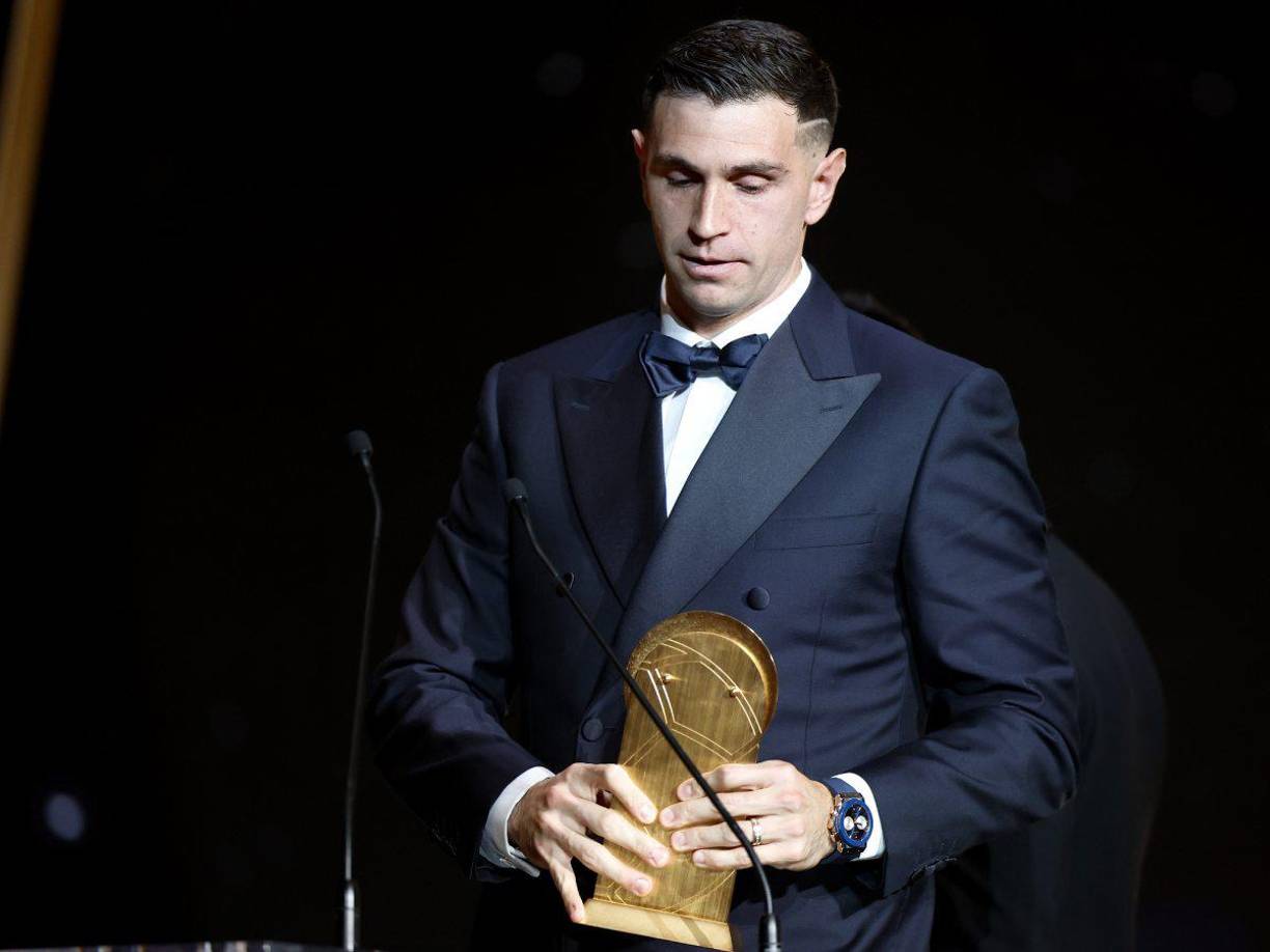 Emiliano Dibu Martínez fue premiado como el mejor portero del mundo. 