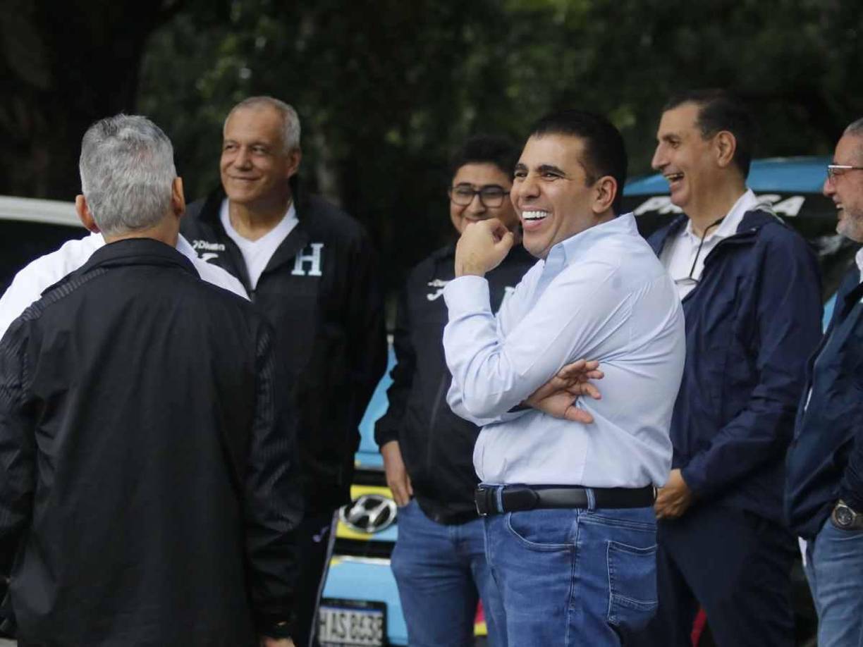 El empresario Mario Faraj visitó la práctica de la selección de Honduras realizada la tarde del sábado. 