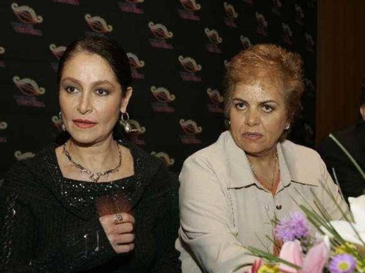 El tema que fue todo un éxito en México y Latinoamérica cuenta con una letra coescrita por la propia Romo, y no son pocos quienes aseguran que en la letra se hace un “juego de palabras” para nombrar a Tina Galindo.