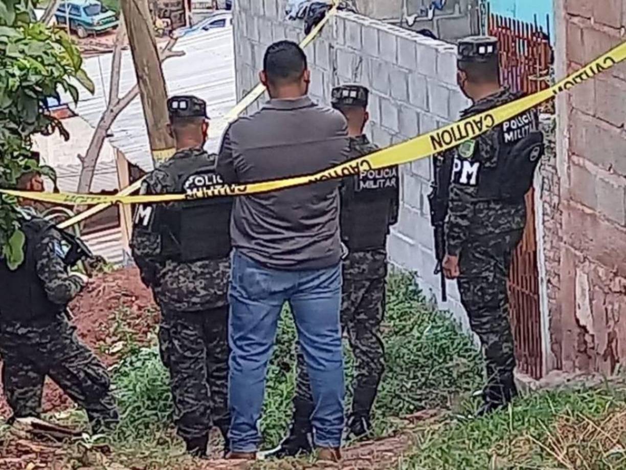 De momento se desconoce el móvil del crimen, pero agentes de la Policía Nacional afirmaron que ya están recolectando indicios para esclarecer el hecho.