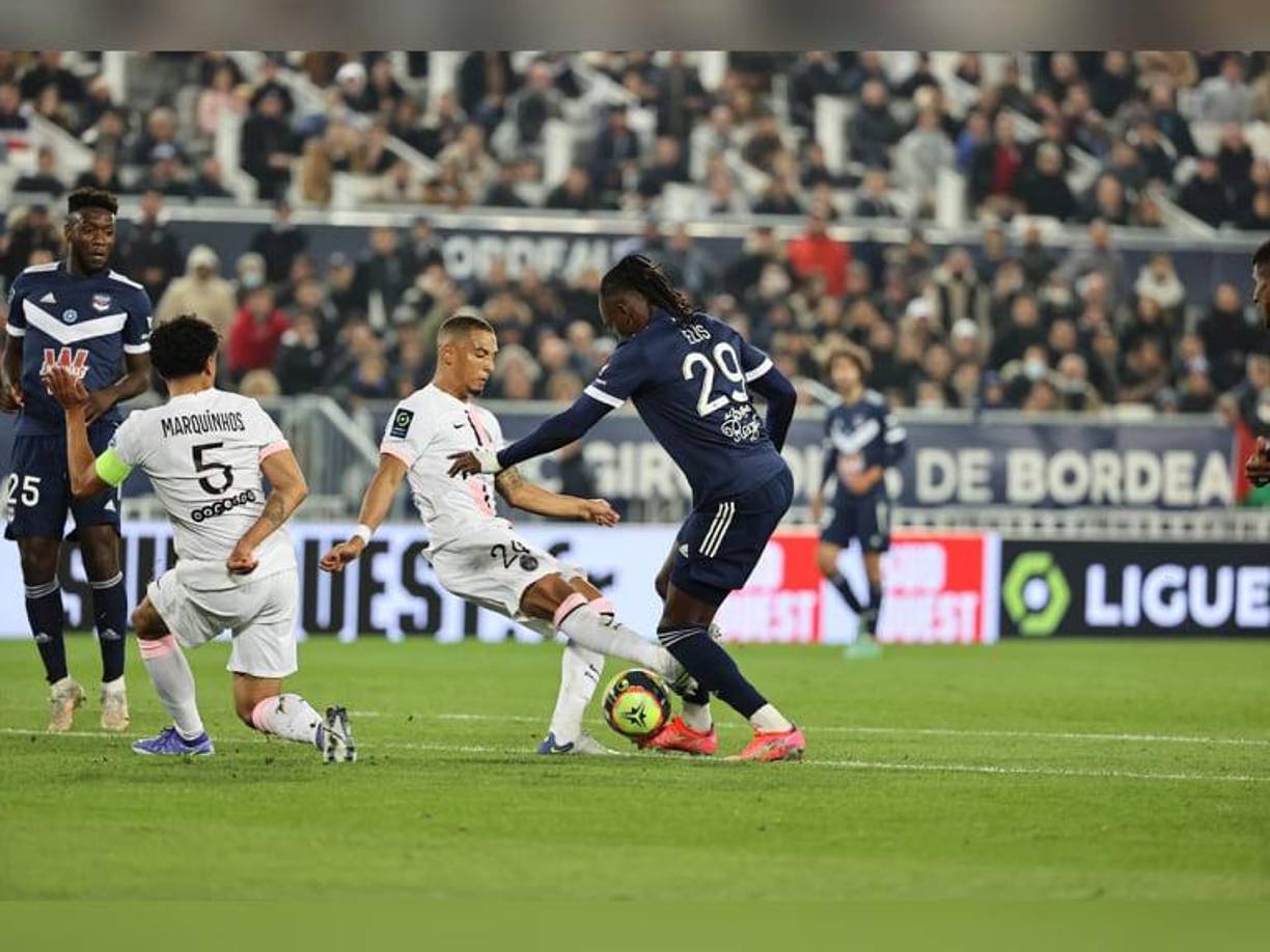 Alberth Elis fue titular y lo jugó todo en la derrota de 2-3 que sufrió el FC Girondins de Burdeos ante el París Saint Germain.