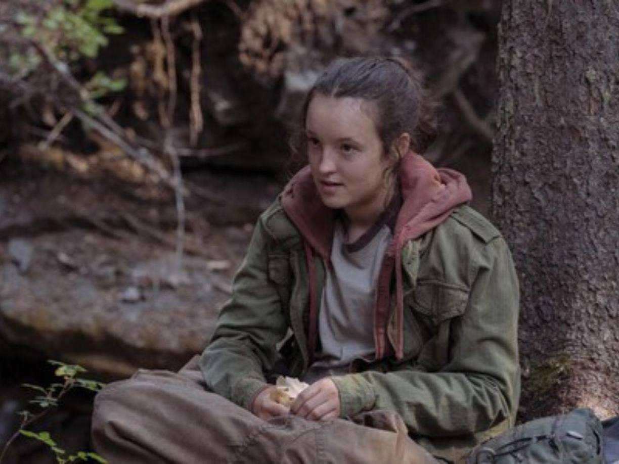 El esperado último episodio de la primera temporada “dividirá a la gente masivamente”, según declaró la actriz que da vida a Ellie, Bella Ramsey, en una entrevista concedida a Vogue UK. En el tráiler del capítulo, ella y Joel llegan a una nueva ciudad destruida por el caos, Salt Lake City.