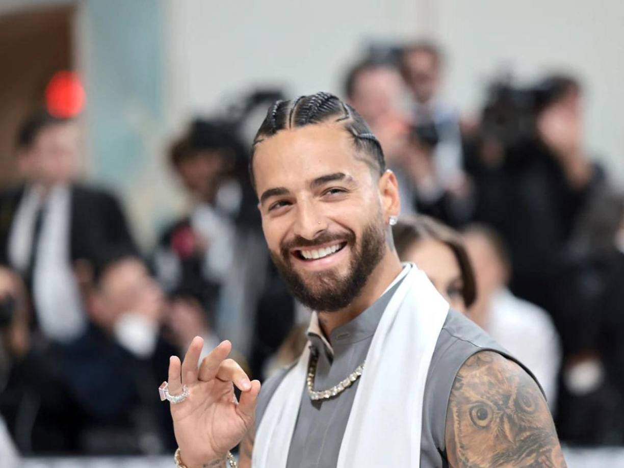 Desde las redes sociales, muchos acusan que el músico estaba en mal estado, que habría ingerido algo antes de la presentación.