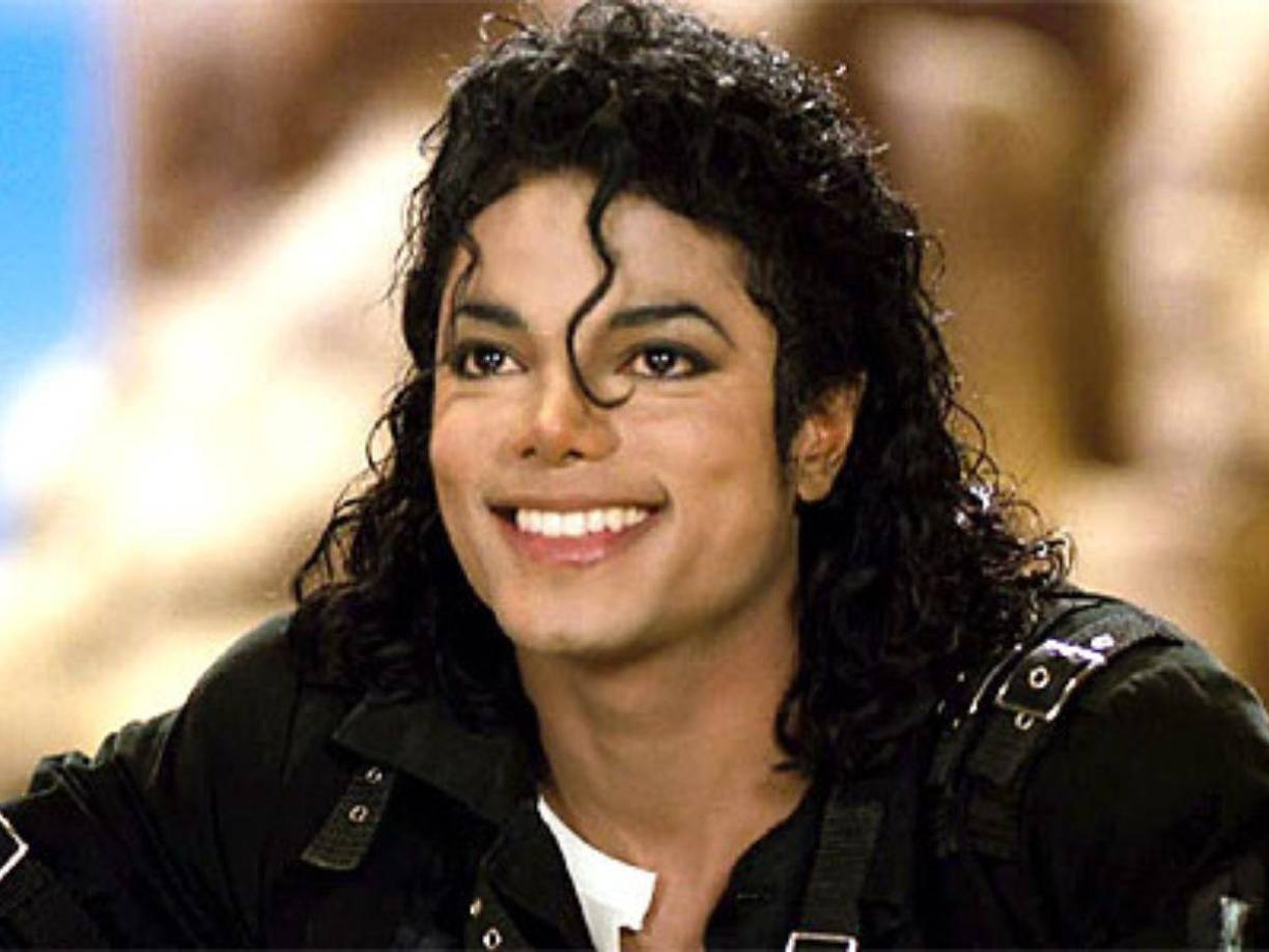 Otros a los que se menciona en los documentos son: George Lucas, Marvin Minsky, Alan Dershowitz, Michael Jackson, David Copperfield, Jean Luc Brunel, Leslie Wexner, Tom Pritzker, Bill Richardson, Al Gore y Stephen Hawking, entre otros personajes relacionados con todo tipo de sectores de la sociedad. Asimismo, algunos otros nombres permanecen en secreto.