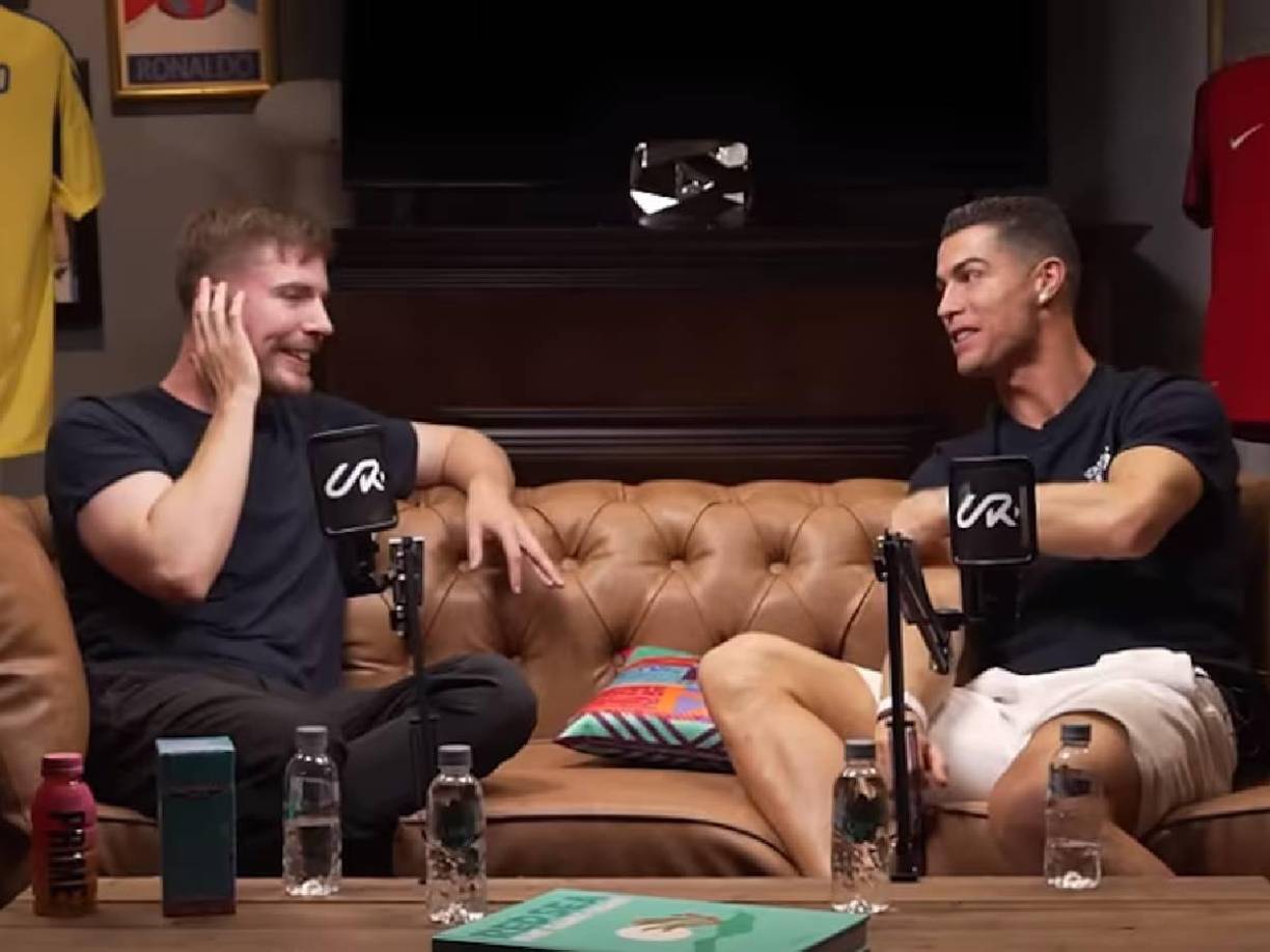 Ronaldo respondió: “Conozco la pasión que la gente tiene por el fútbol y por mí, por la carrera que todavía hago, así que para mí no es una sorpresa (ser la persona con más seguidores en el mundo). Me siento feliz por eso, pero de la misma manera nadie se sorprende”.