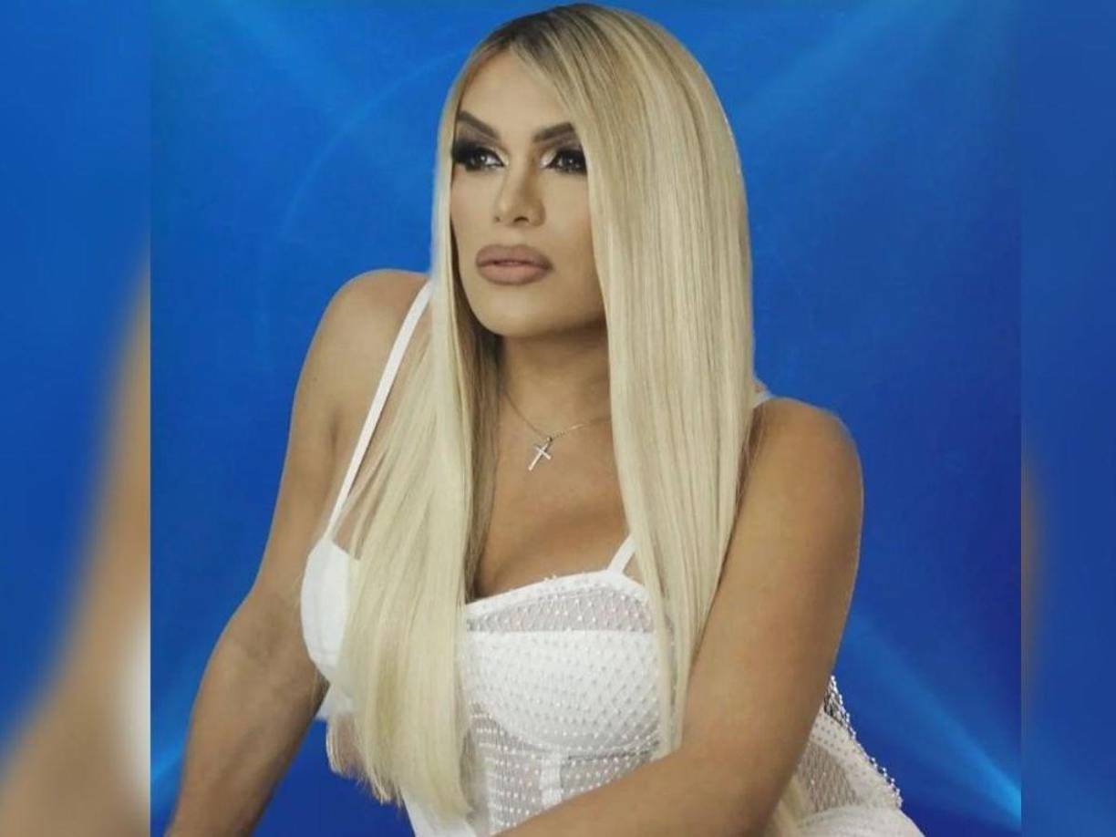 Cabe destacar que Wendy Guevara se identifica como mujer trans, pero parece que Adame no lo acepta. En su cuenta de Facebook, compartió una imagen de Wendy junto con el siguiente mensaje: