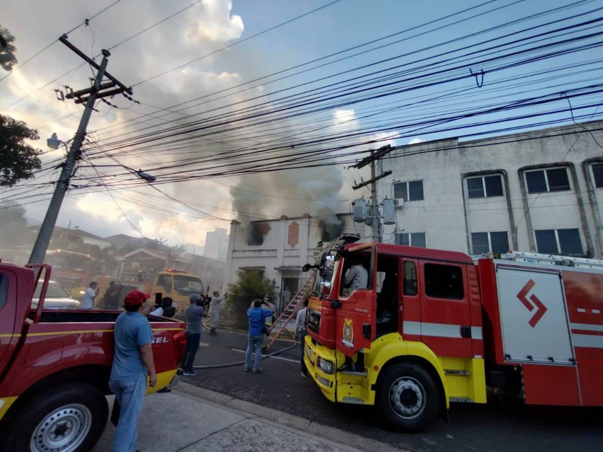 Según información preliminar solo se reportan perdidas materiales.