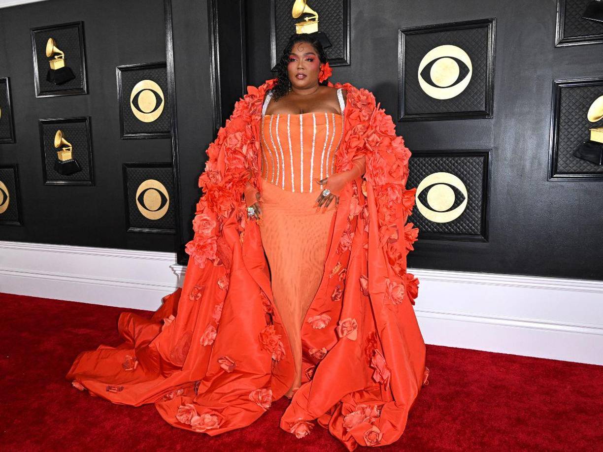 Lizzo lució un vestuario de Dolce &amp; Gabbana.