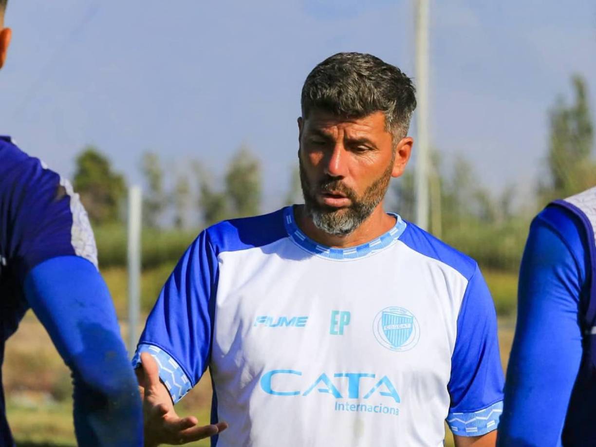 Ernesto Ceferino Pedernera es el director técnico del Godoy Cruz y espera con ansias la llegada de Auzmendi al equipo argentino.