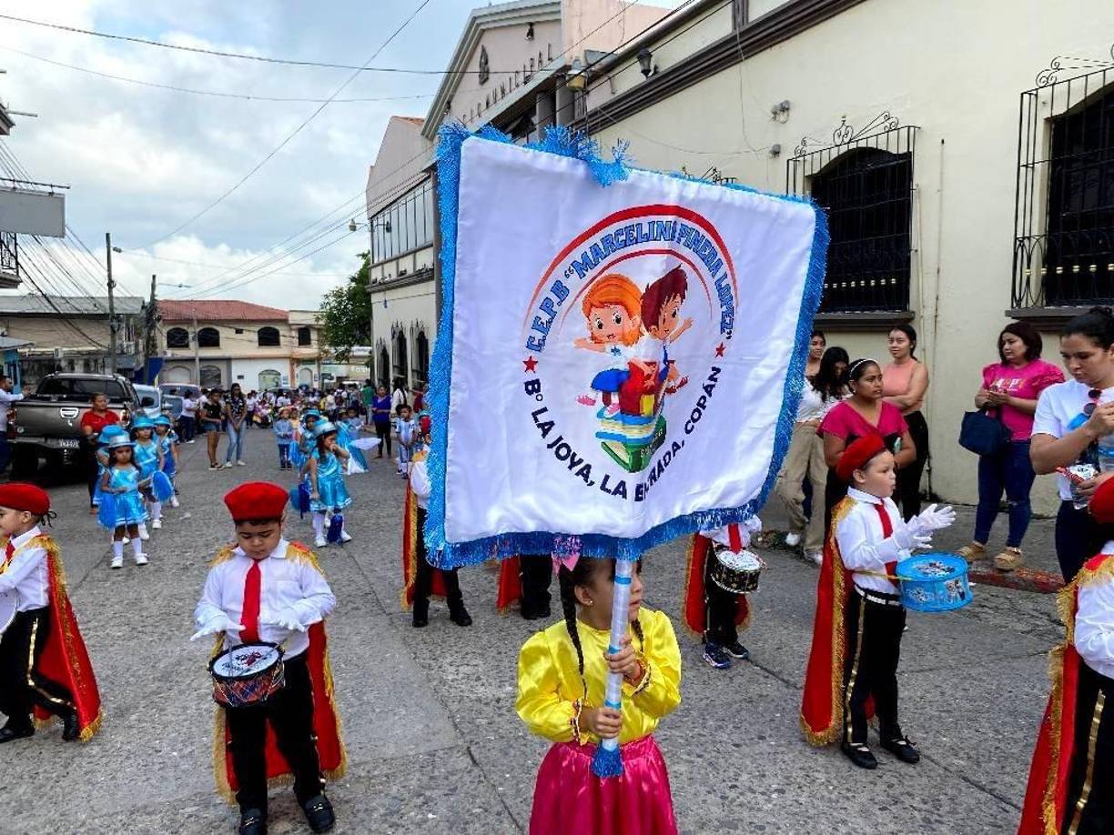 La participación del centro de educación pre-básica Marcelino Pineda López fue una de las más llamativas del desfile.