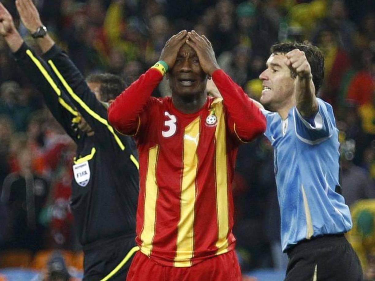 La leyenda del fútbol ghanés con más de veinte años de carrera, puede ser recordado por los uruguayos como el jugador que erró el penal tras la mano de Luis Suárez en Sudáfrica 2010.