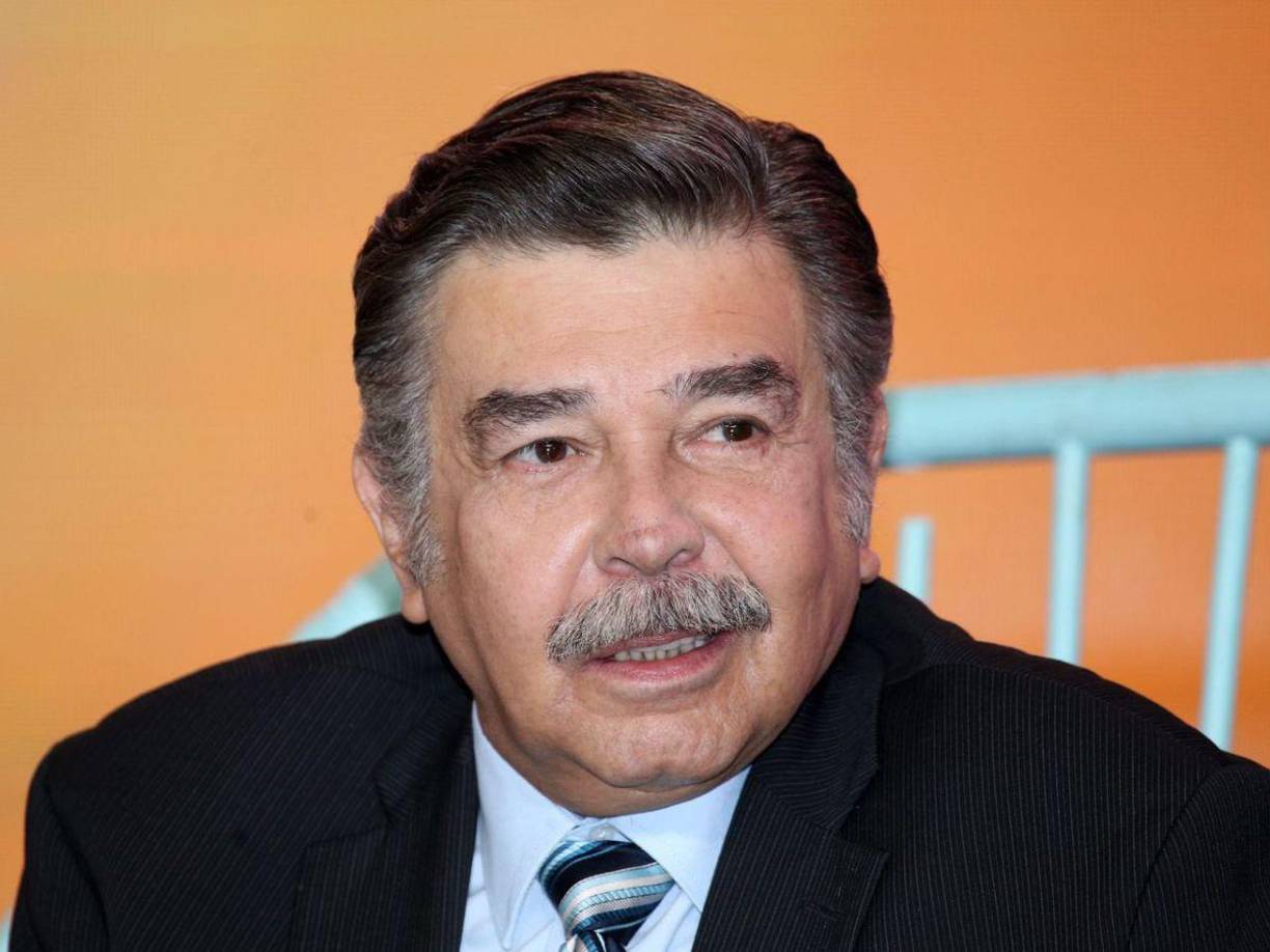 El famoso dijo que su intervención ya no se llevó a cabo debido a que, aunque se sometió a diversos estudios médicos, recientemente descubrieron que padece un problema hepático.