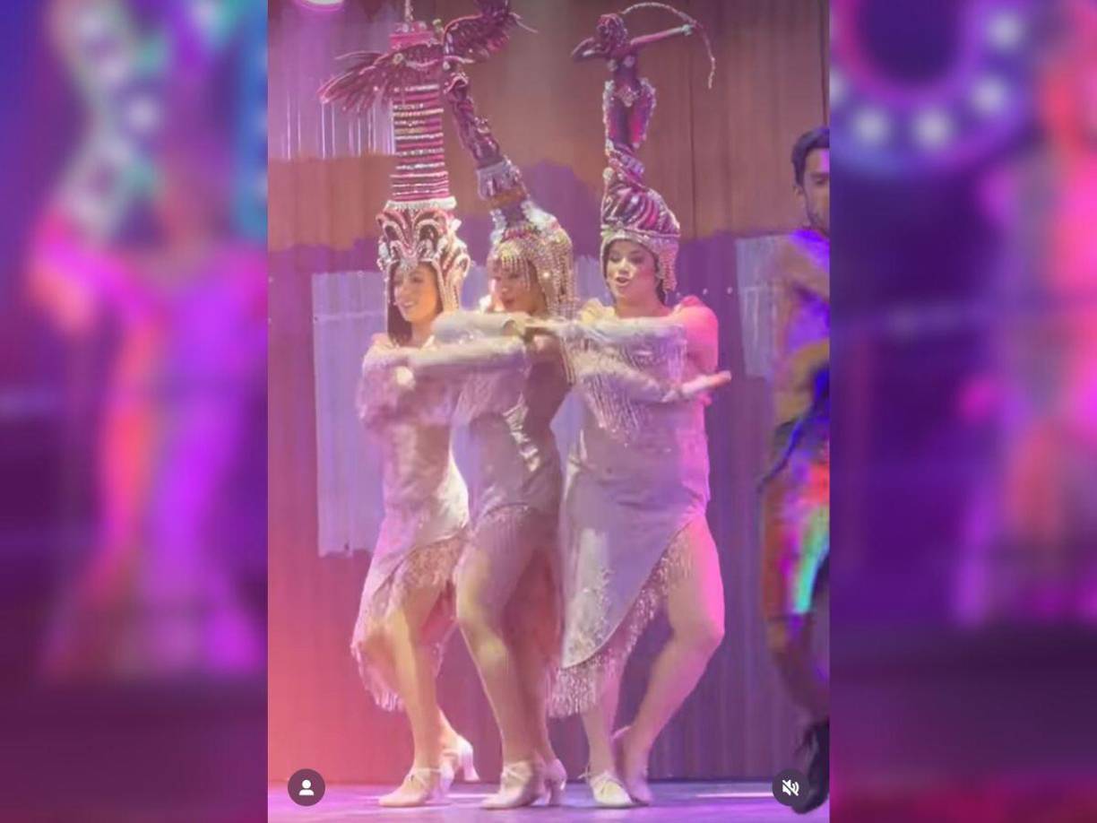 Cesia Sáenz compartió en sus redes sociales algunas imágenes de como fue su experiencia estando por primera vez en teatro en México. 