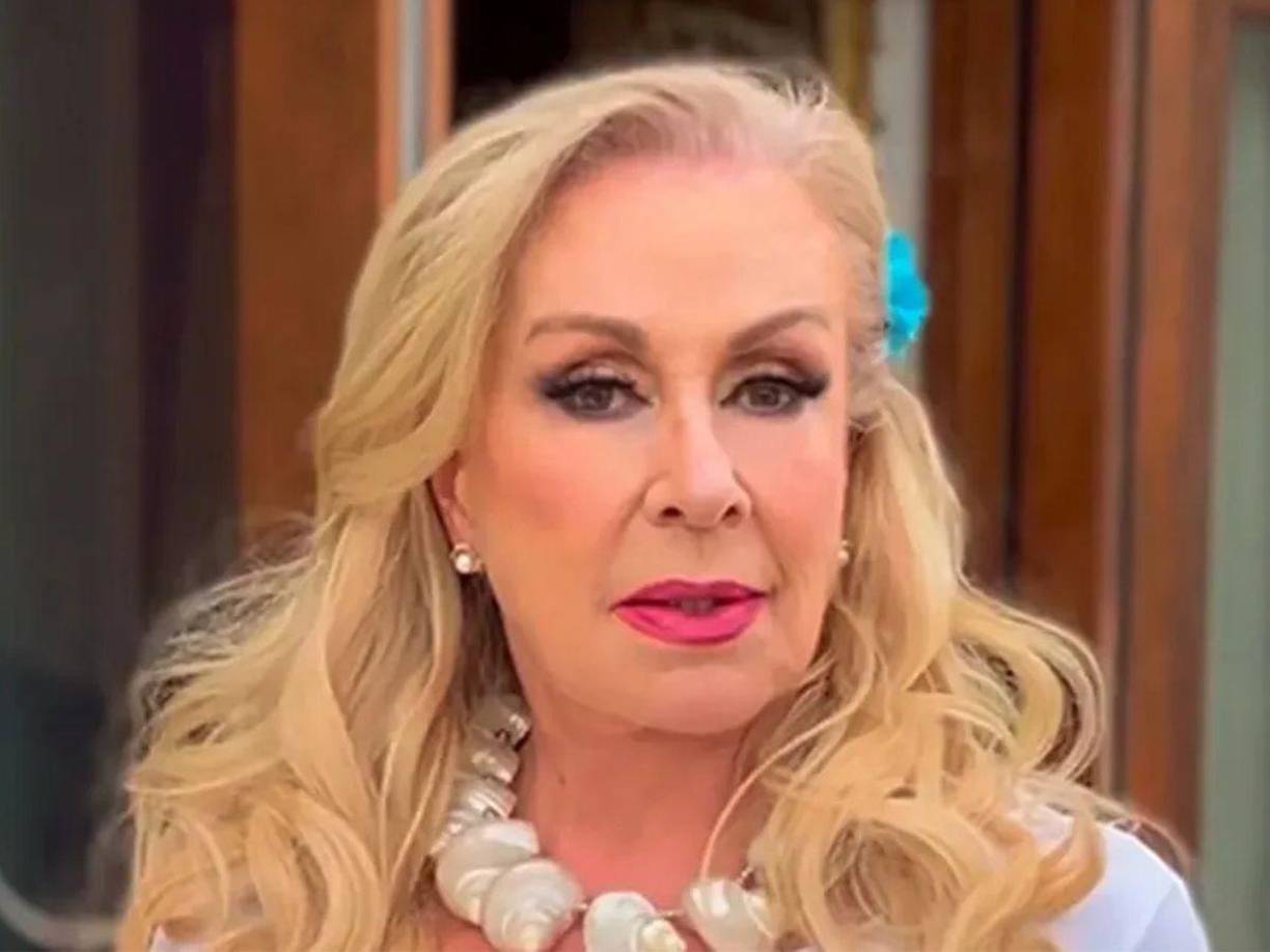 Laura Zapata, famosa por interpretar a diversas villanas en telenovelas como “Rosa Salvaje”, “Rosalinda”, “María Mercedes” y “Esmeralda” protagonizaba en aquel momento la obra de teatro “La Casa de Bernarda Alba”, a la que acudió Ernestina Sodi. Pero al salir, las hermanas fueron interceptadas por un comando en Circuito Interior, en las inmediaciones del Cine Cosmos.