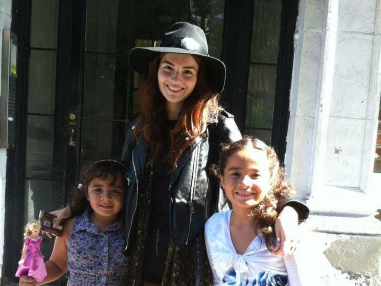 Aquí le mostramos algunas fotos que nunca ha visto de Stephanie Cam durante su adolescencia. 