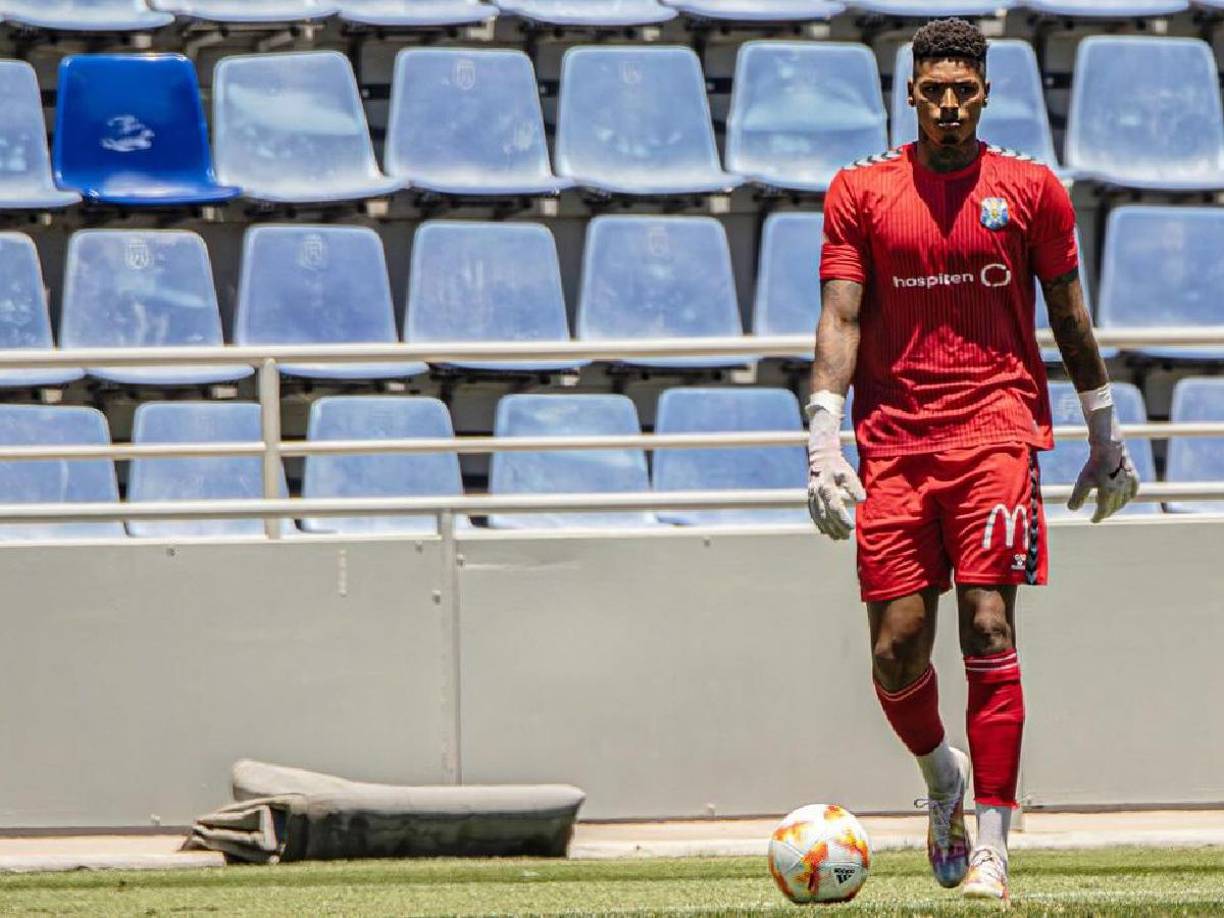 Tras conocerse su detención, el CD Tenerife se puso a disposición de las autoridades y se pronunció sobre el caso de su guardameta.