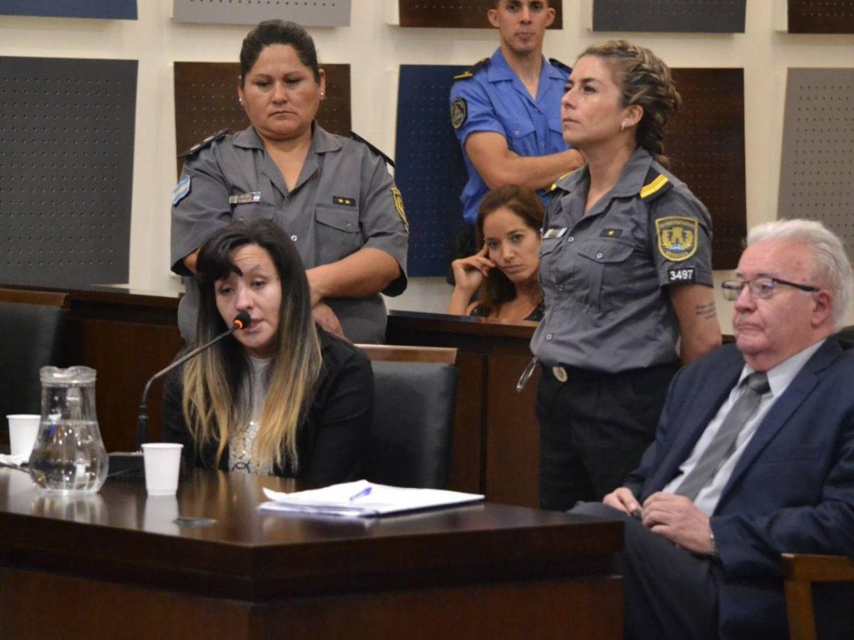 El 16 de febrero del 2022, la mujer de 31 años fue arrestada en su domicilio después de una exhaustiva investigación por el delito de homicidio agravado por el vínculo y en marzo se le agregaría el de homicidio agravado por procedimiento insidioso.