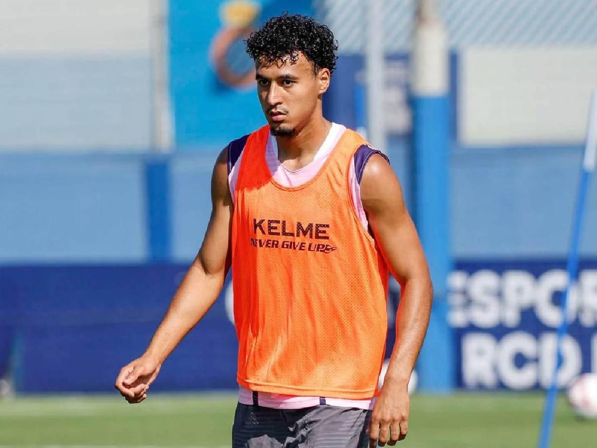 Omar El Hilali, del RCD Espanyol, reveló: “Tuve la oportunidad de escoger entre Barcelona y Espanyol, y me decanté por el Espanyol porque sentía que tenía que ser así, y mi familia también creía que era lo mejor para mí, era el proyecto deportivo que yo quería. Y creo que he acertado al máximo, porque ahora estoy viviendo un sueño”,