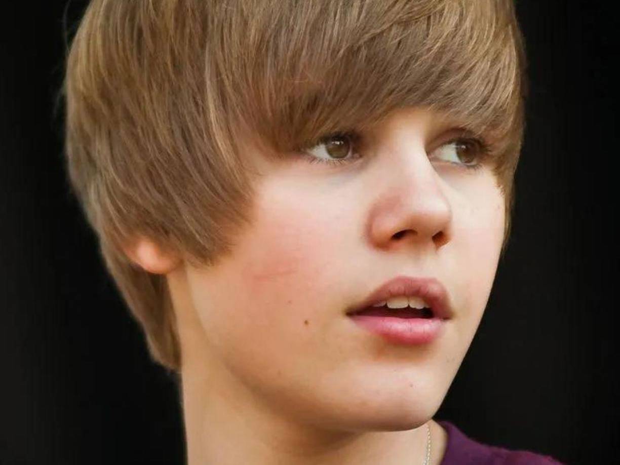 En su niñez, el joven se interesó por el hockey, el fútbol y el ajedrez.