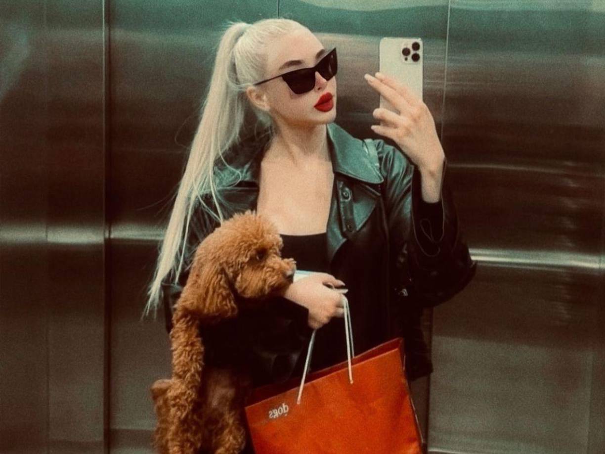 La joven de 25 años, que se identifica en TikTok como @iveethzzz publicó una serie de clips de una captura de sus conversaciones con la cantante de “Dime cómo quieres”.
