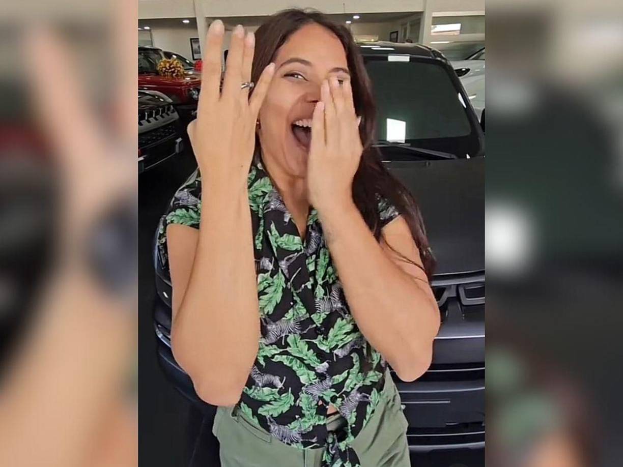 En el video se observa a Suly Cálix se muestra muy emocionada. 