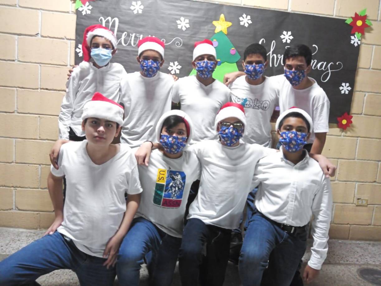 Estudiantes de octavo grado: Elí Rodas, Manuel Cabrera, Adler Rivera, Nelson Díaz, Kamil Fajardo, Abrahan Yanes, Matías Euceda, Allan Villanueva y Josué Flores.