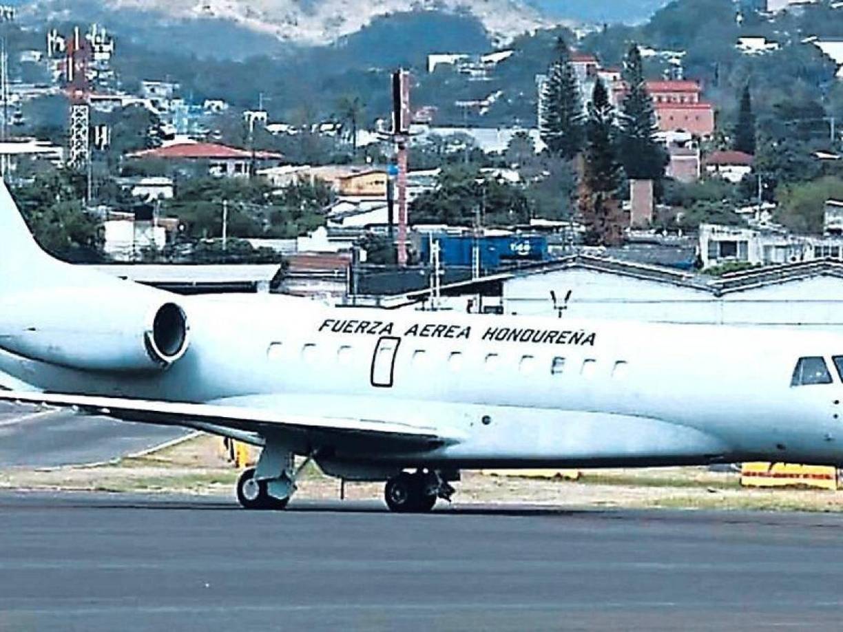 El informe del CNA, “Avión presidencial: el despegue del saqueo a una nación”, señala que el 6 de junio de 2014 el Gobierno pagó un anticipo de reserva para comprarlo por alrededor de 21 millones de lempiras (unos 848.484 dólares), por un aparato de segunda mano que ya tenía un registro de 2.676 horas de vuelo.