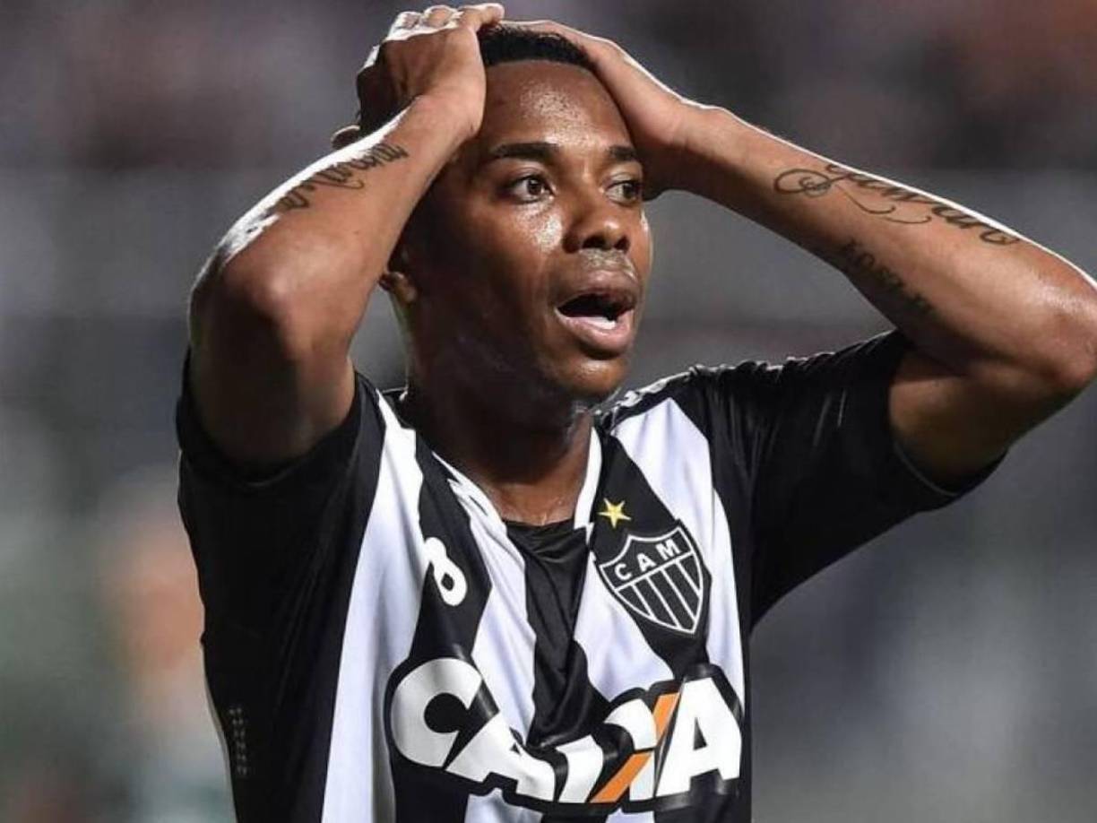 Lo llamativo es que en la cárcel donde Robinho cumple su condena los internos tienen la posibilidad de utilizar un “Tinder especial” para conocer a otras reclusas e intentar tener una relación sentimental.