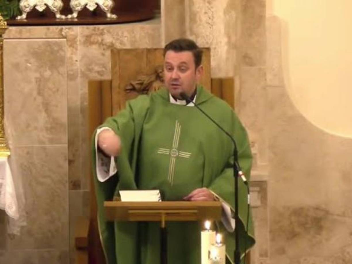 La diócesis informó que conocían desde hace tiempo “el fuerte estado de sufrimiento físico y psicológico del sacerdote”, pero nadie hubiera imaginado jamás que tuviera problemas de adicción de las drogas. “Durante mucho tiempo fue un malestar personal”. 