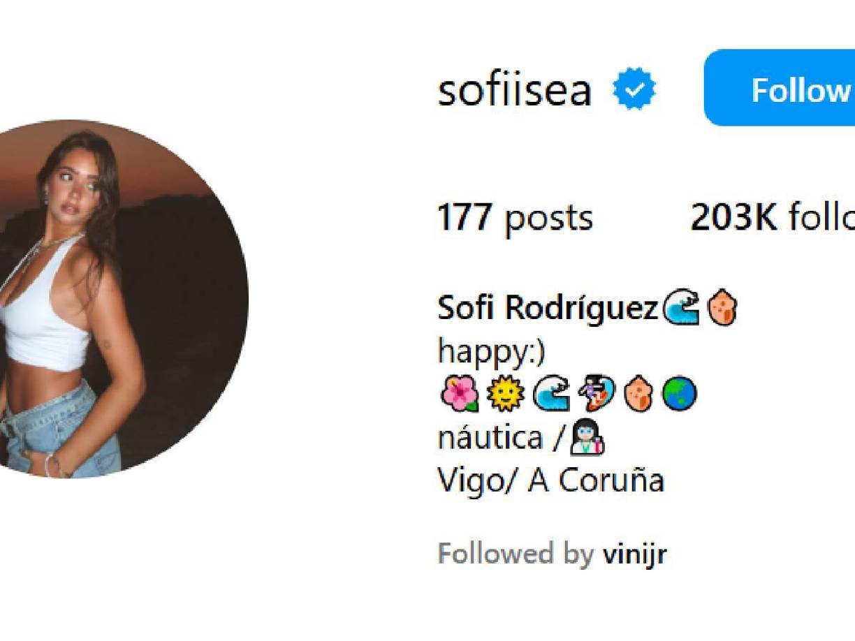 Además, se puede ver como Vinicius la sigue en dicha red social.