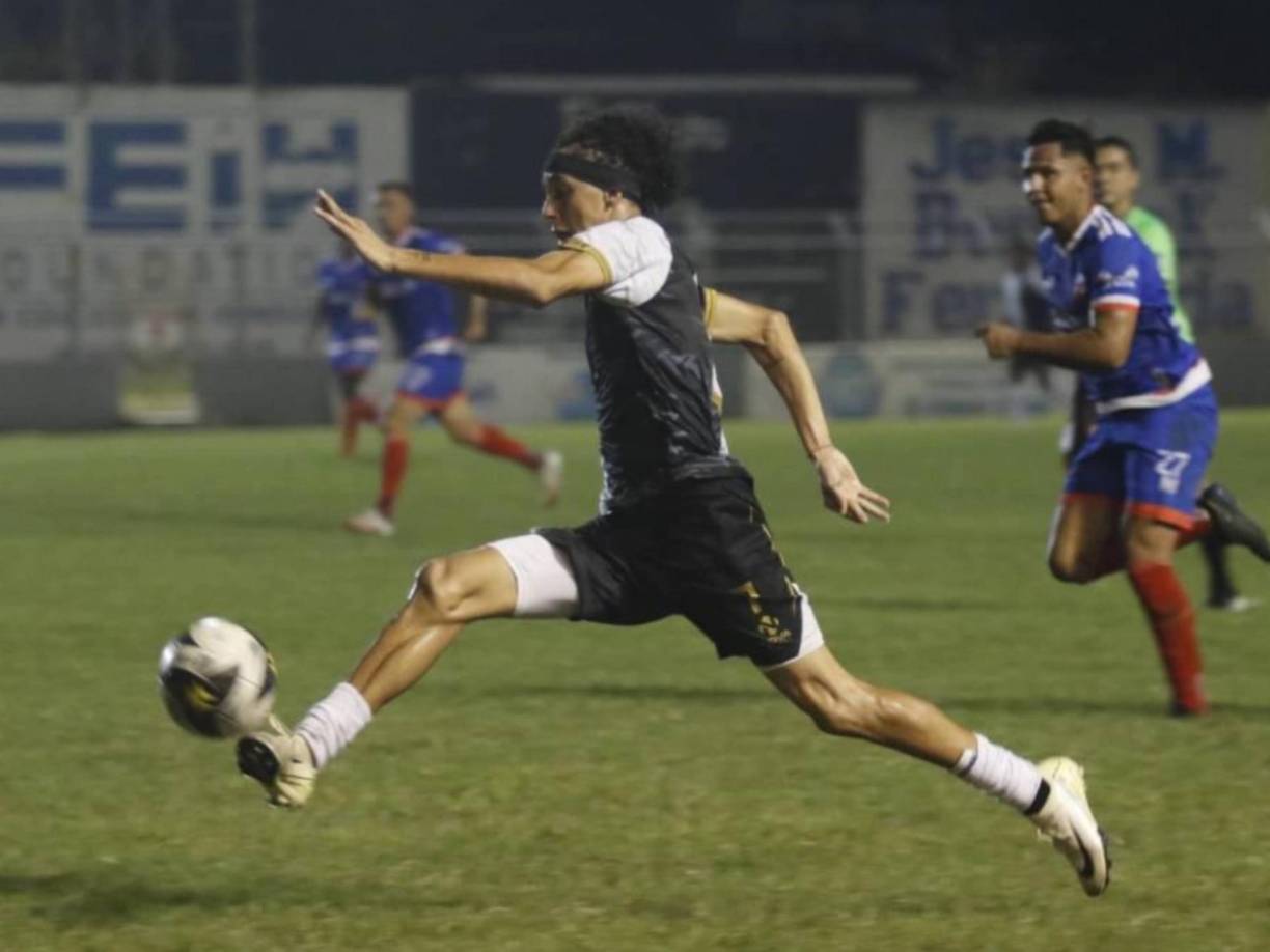 Nixon Cruz - Juticalpa FC podría adelantársele al Real España puesto que los canecheros tendrían ya un arreglo con el Honduras Progreso por el joven jugador mediocampista del club ribereño.