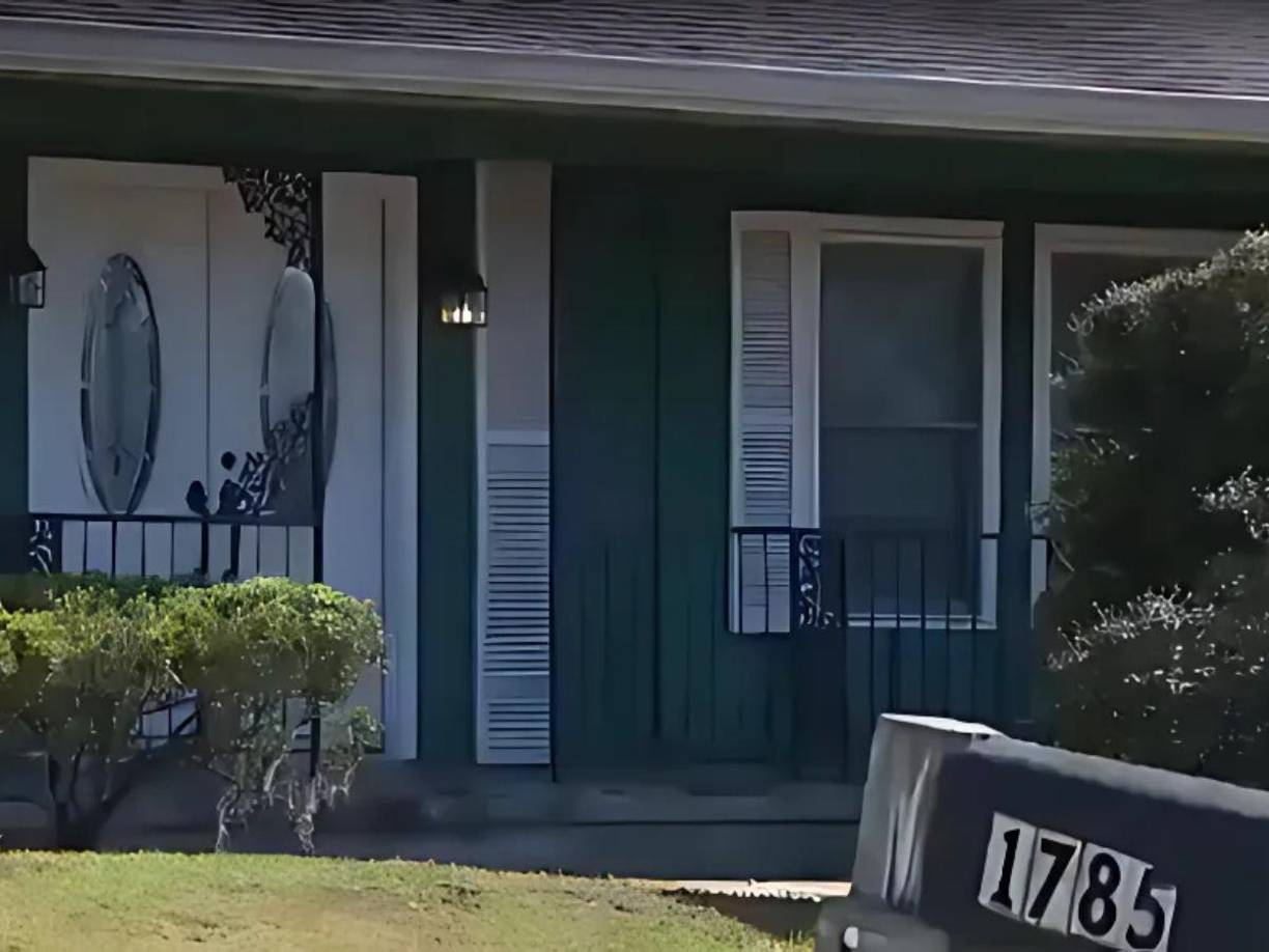 Asimismo, las víctimas fueron identificadas como Marvin Voigt, de 63 años, y Susan Voigt, de 58 años.