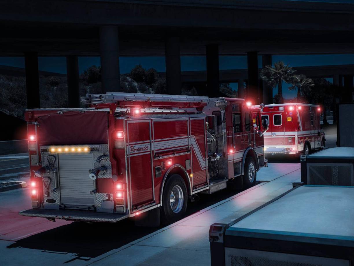 Afortunadamente, ambos resultaron ilesos. Además, las temperaturas bajo cero dificultaron aún más la labor de los rescatistas, mientras las explosiones de fuegos artificiales lanzaban escombros hacia las viviendas cercanas y los equipos de emergencia. 