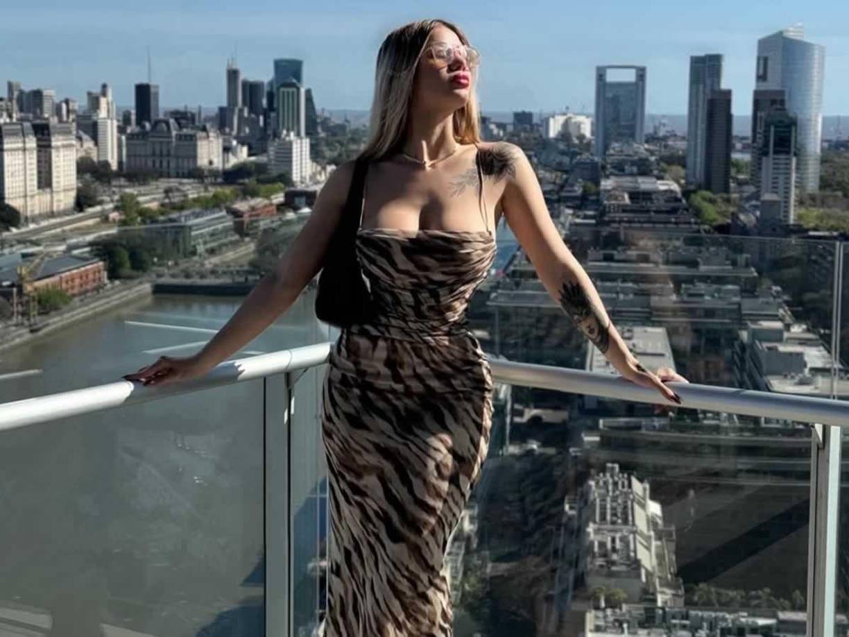 La agencia ‘Noticias Argentinas’ publicó las fotos que probarían que Enzo y Candela estuvieron en el mismo lugar y en el mismo momento, por lo que estarían comenzando una relación sentimental.