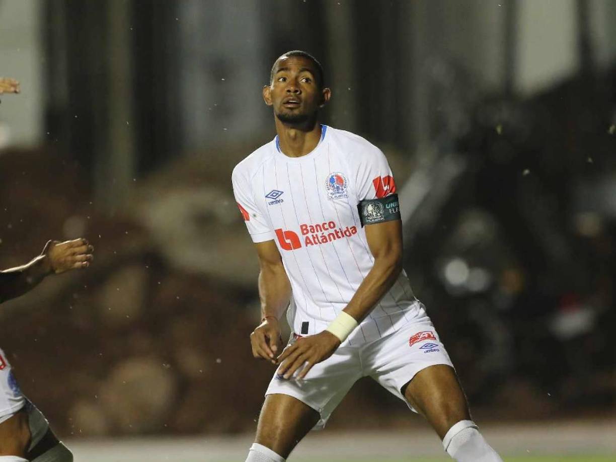 Jerry Bengtson erró su lanzamiento penal ya que el remate fue detenido por el portero Harold Fonseca. 