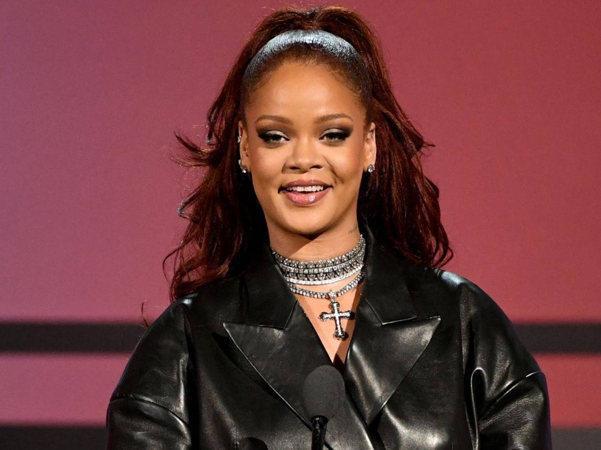 La belleza de <b>Barbados</b> también ha ganado varios millones de dólares al realizar colaboraciones y participar en campañas de firmas como Puma, MAC, Armani, Gucci, Clinique, Stance, Chopard, Manolo Blahnik y Dior.