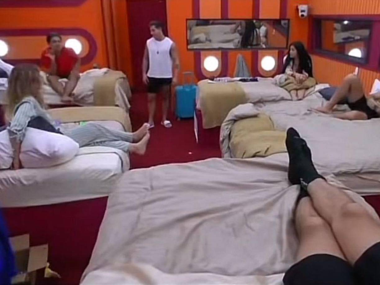 En este sentido la lista de los siguientes eliminados de “La Casa de los Famosos México” asegura que los siguientes eliminados serían Mariana Echeverría, Sian Chiong, Agustín Fernández, Sabine Moussier, Ricardo Peralta y Adrián Marcelo. La última expulsada del cuarto “Tierra” sería Gomita.