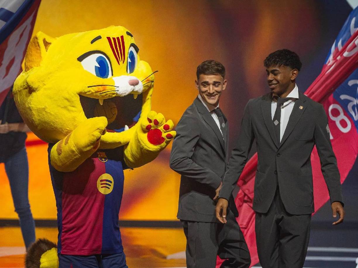 También se presentó en sociedad a ‘Cat’, la mascota del 125 aniversario, un gato con la cara del escudo del Barça creada por los hermanos Jordi y Carlos Grangel.
