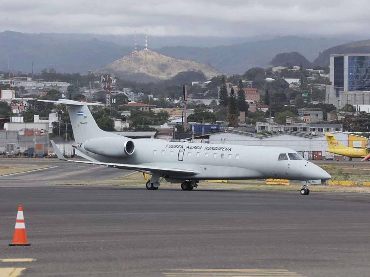 Previo al triunfo de Xiomara Castro en las elecciones de 2021, se anunció por parte de la mandataria que el avión presidencial Embraer 600 Legacy sería vendido en virtud de que costó 14,795,000 dólares en el gobierno de Juan Orlando Hernández.