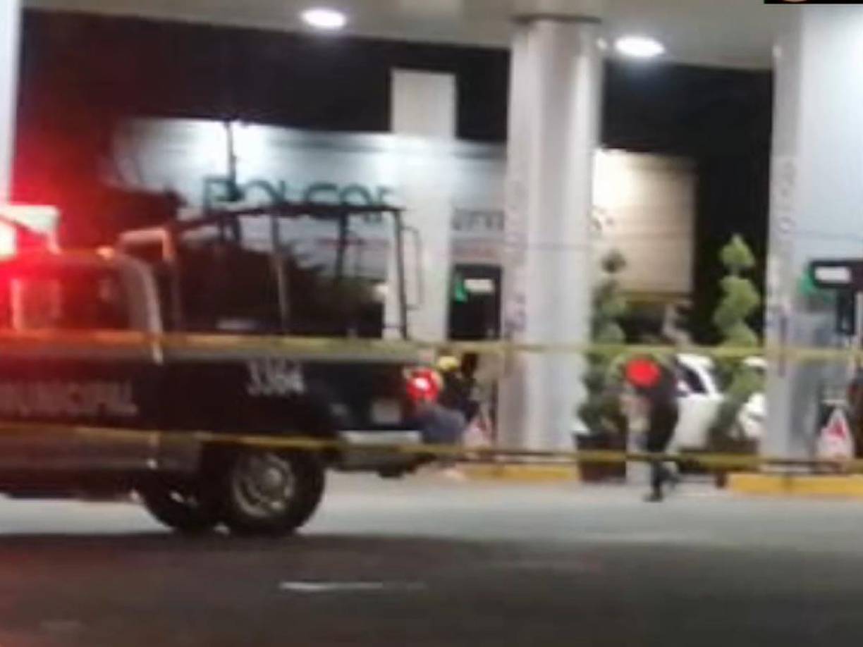 Los sicarios se acercaron la patrulla y le dispararon a través de la ventanilla.