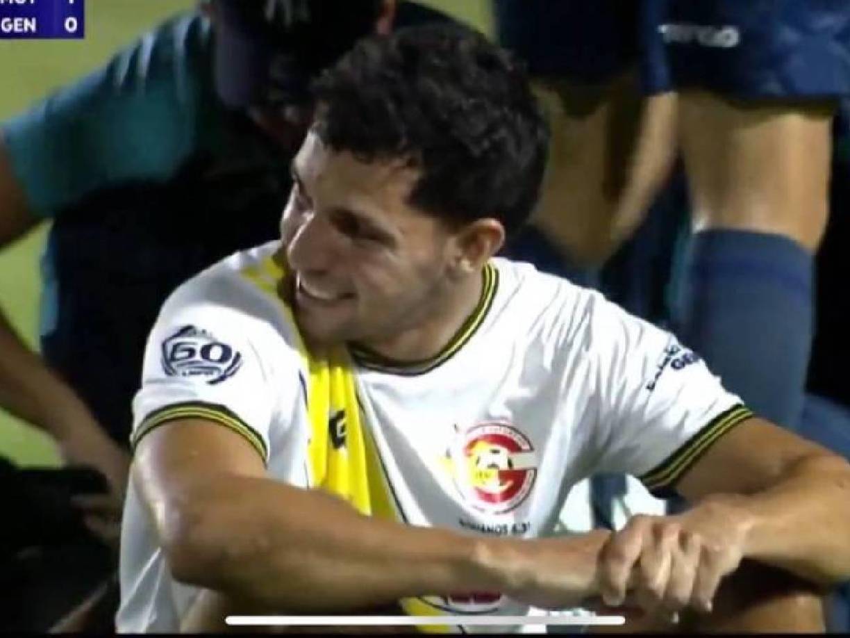 La visita se complicó aún más al minuto 31 del encuentro, luego de quedarse con un hombre menos tras la expulsión de <b>Marcos Morales.</b>