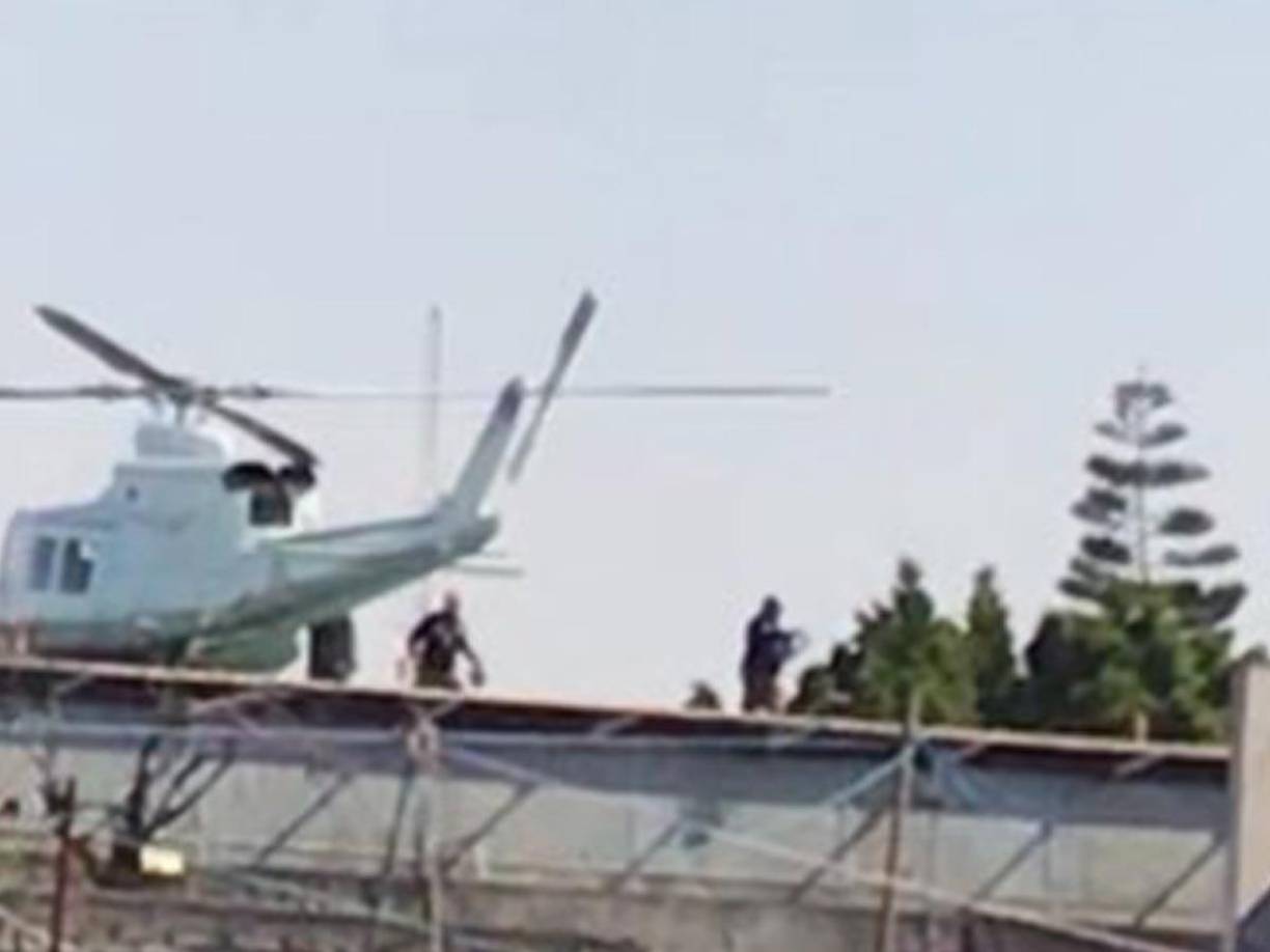 Momento en el que llega a Ciudad de México Ovidio Guzmán tras ser capturado en la madrugada en Culiacán.