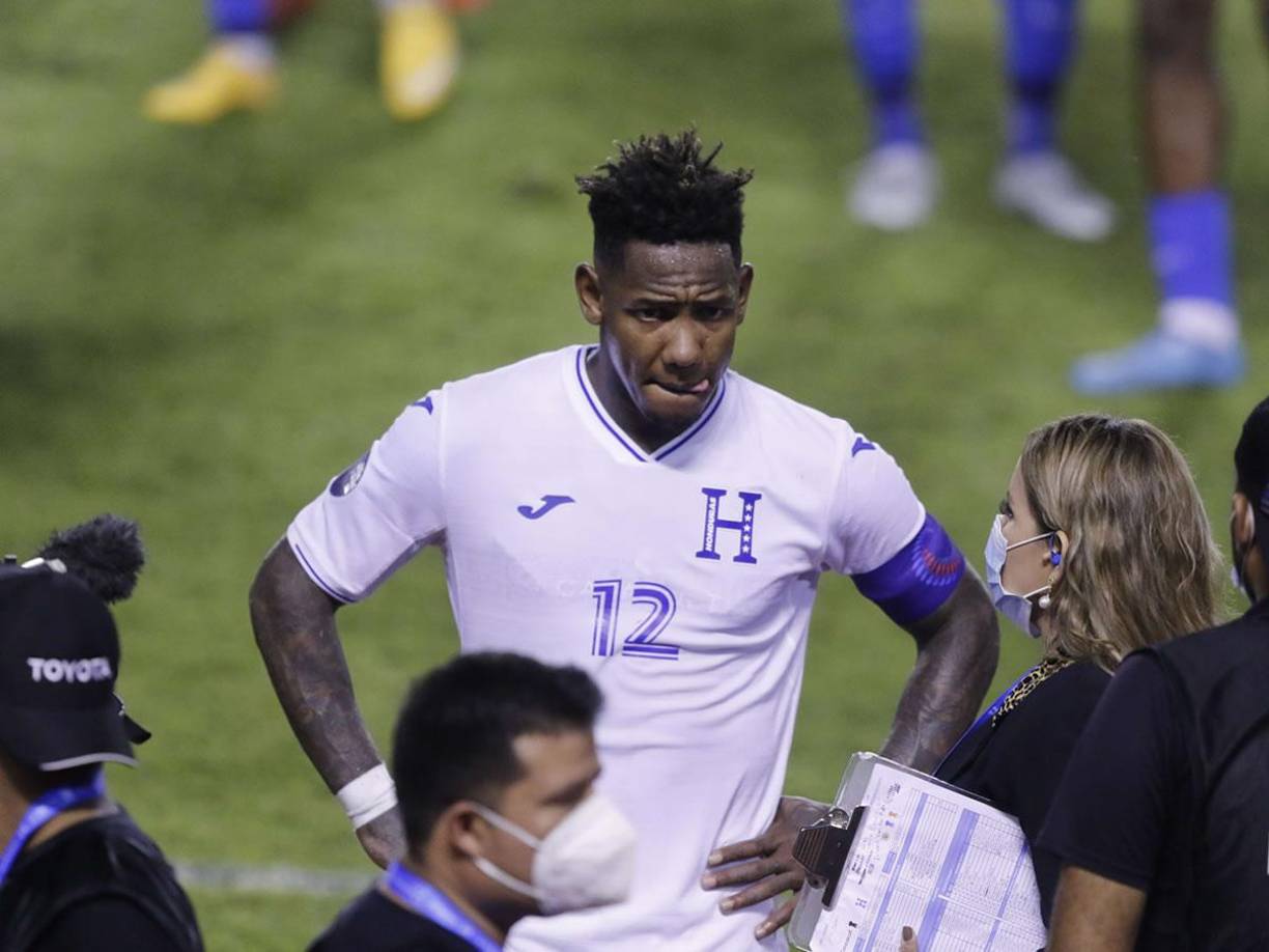Los periodistas hondureños han reaccionado sorprendidos por la salida de Romell Quioto de la Selección de Honduras y otros informan de un acto de indisciplina por parte del jugador. ¿Dónde está ‘El Romántico’?