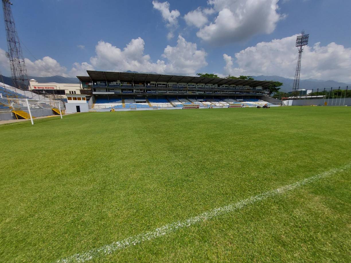 Las autoridades informaron que en los próximos días se cambiará toda la iluminación actual de la cancha y graderías por luces de alta calidad led ̈en las cuatro torres con las que cuenta el Estadio General Francisco Morazán.