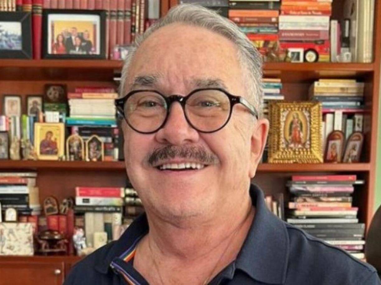 En la entrevista Pedro Sola asegura que su actual pareja no vivía en la Ciudad de México. En ese momento no se podían ver tan seguido porque Sola no tenía tiempo, por lo que fue su pareja quien optó por mudarse a la Ciudad de México. 