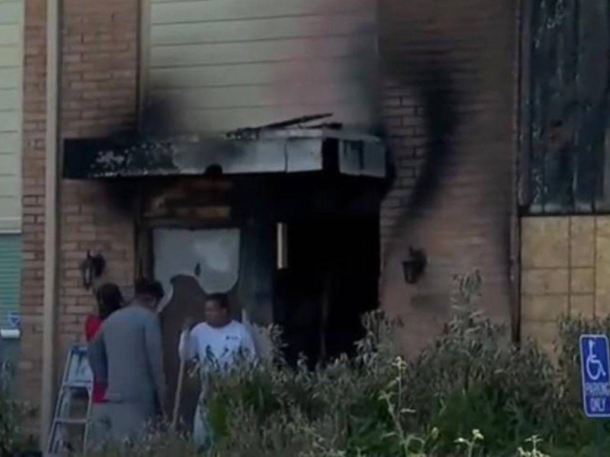 Hasta el momento, Meybis está pidiendo ayuda de la comunidad para dar cristiana sepultura a sus tres hijas.