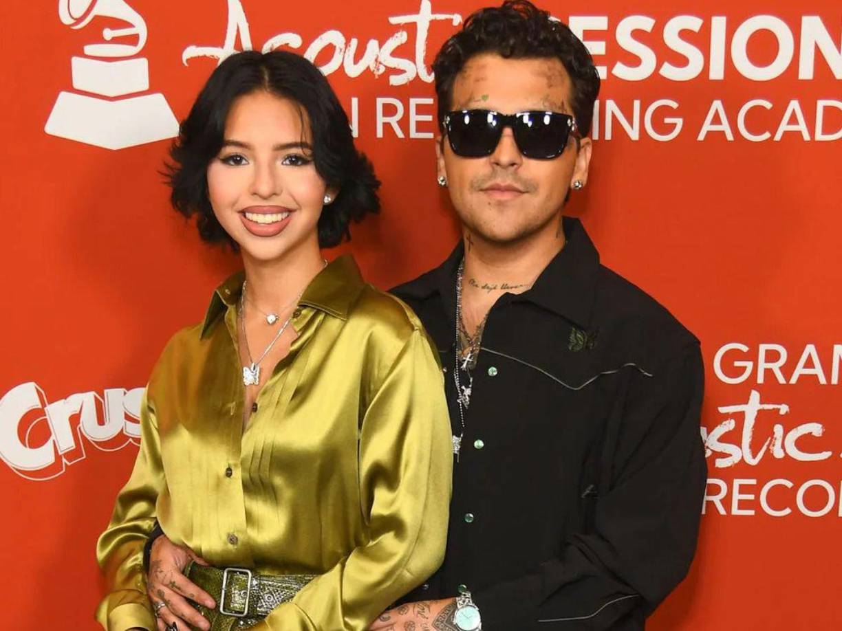 Y es que, su relación con Nodal, fue lo que hizo que Shakira no la tuviera en cuenta para tenerla entre su lista de invitadas, pues de acuerdo con la revista TV Notas, platicaron con una persona cercana a la cantante colombiana y esta aseguró que Shakira no quería incluir en su evento a alguien que, a pesar de ser una gran cantante y seguidora de la barranquillera, ha sido blanco de críticas por su vida amorosa. La invitación iba dirigida a personas que han sido valoradas y queridas por el público, fue clave para la celebración, lo que deja a Ángela en una posición complicada.