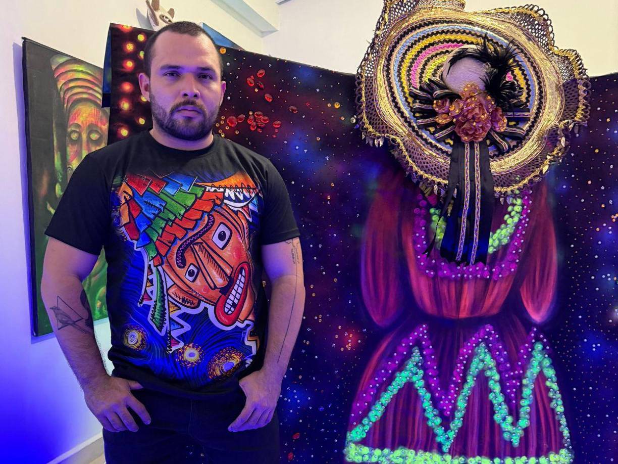 Arquitecto de profesión y artista por pasión y dedicación, así es Roney Fernández Medina, el artista hondureño que acumula más de 700 murales pintados en Honduras. ¡Aquí te contamos su brillante y destacada trayectoria! 